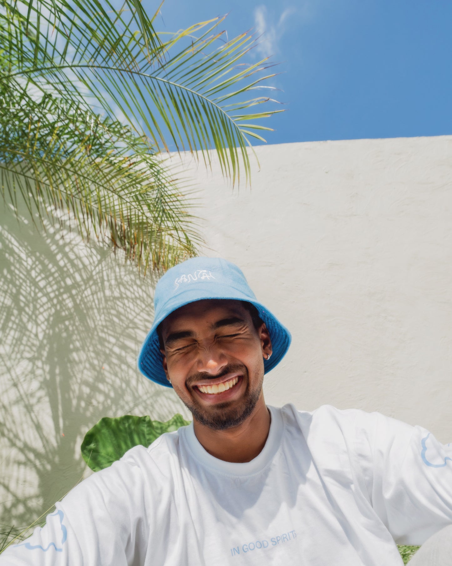 BLUE BUCKET HAT