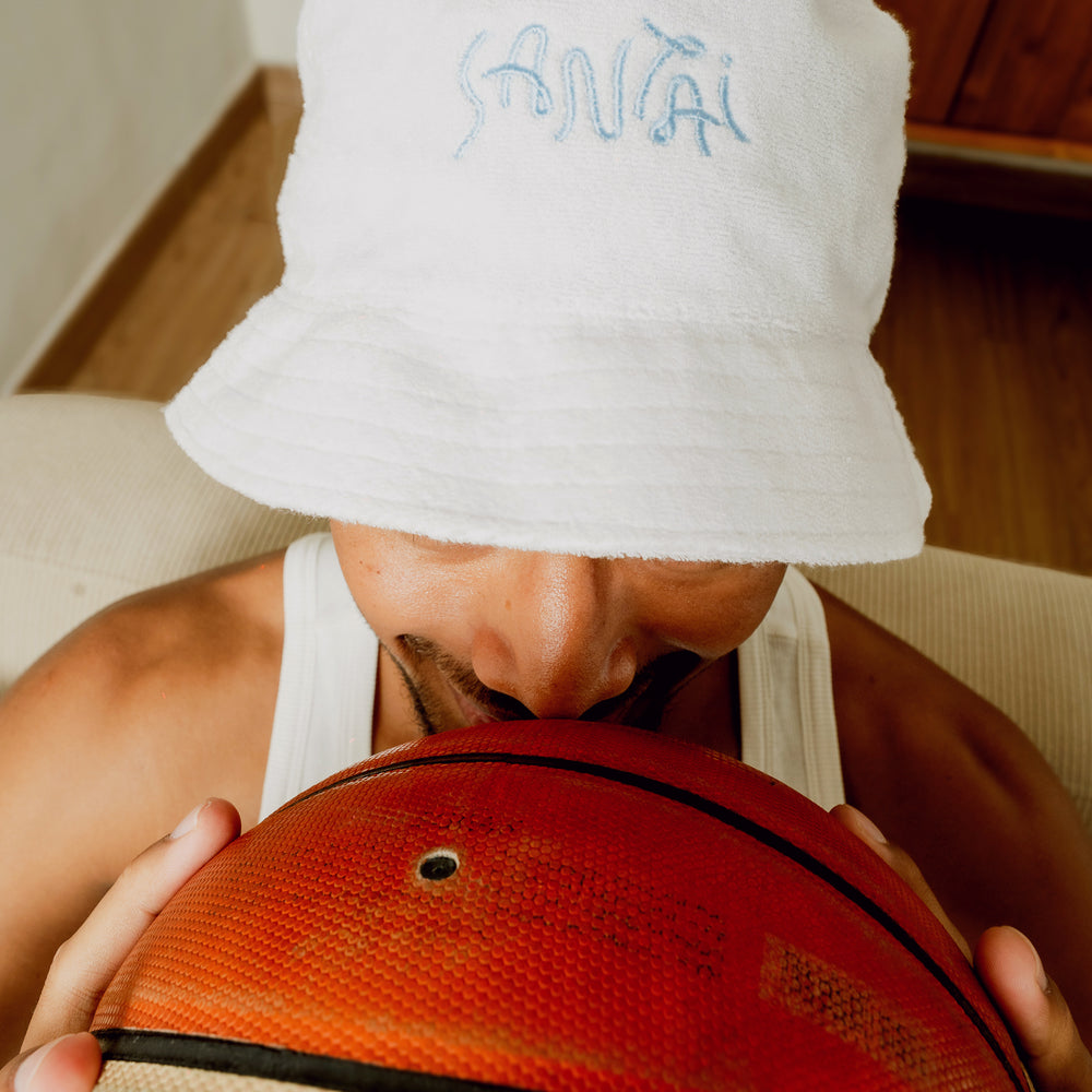 WHITE BUCKET HAT